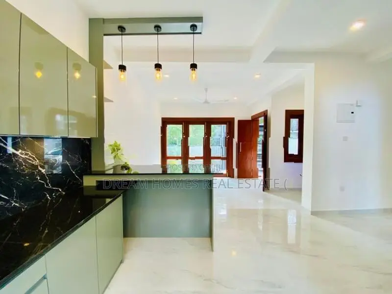 Luxury 4-Bedroom Modern Home Athurugiriya