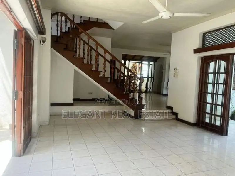04 Bedroom Unfurnished House for Rent in Colombo 05 (A6580)