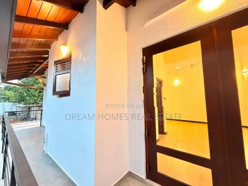 Architect-Designed Luxury House for Sale – Kalapaluwawa