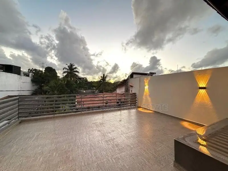 Architect-Designed Luxury House for Sale – Kalapaluwawa
