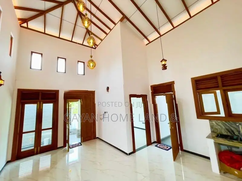 Brand New 8.5 Perch With Solid Beautiful House in Kahathuduwa