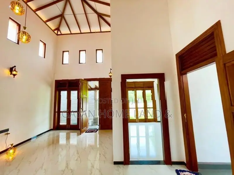 Brand New 8.5 Perch With Solid Beautiful House in Kahathuduwa