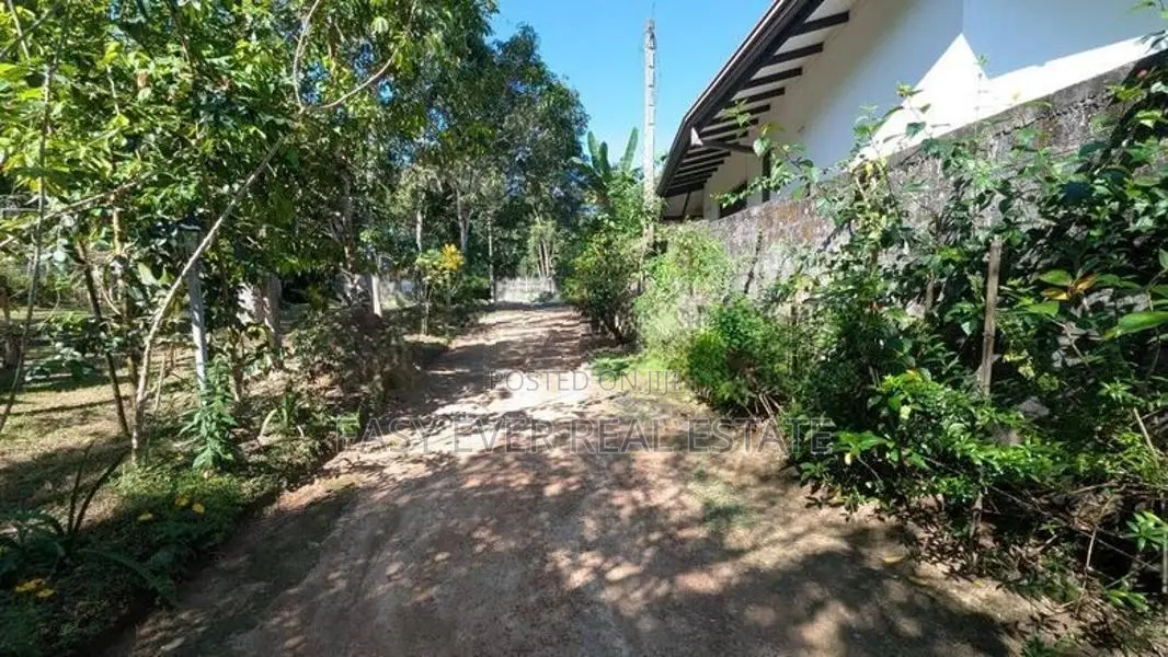 Land for sale in Yakkala
