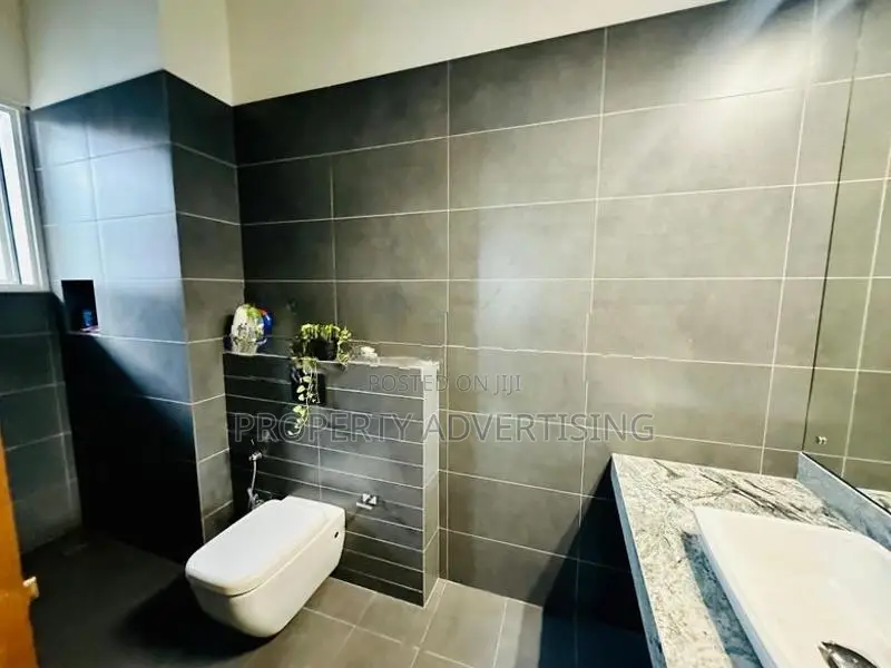 Luxurious 4-Bedroom House for Sale Thalawathugoda