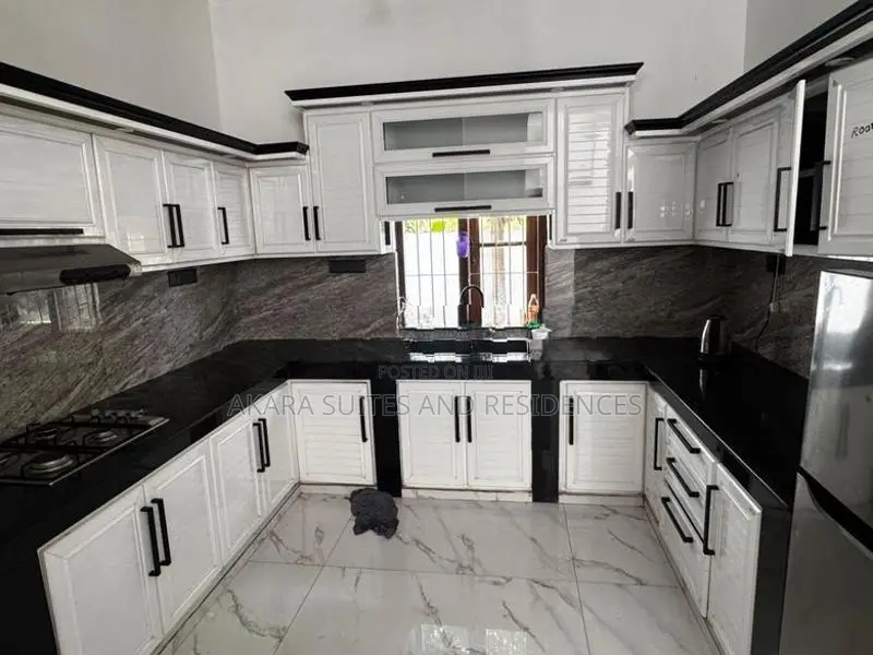 18.36 Perches - Furnished House for Rent HL54955