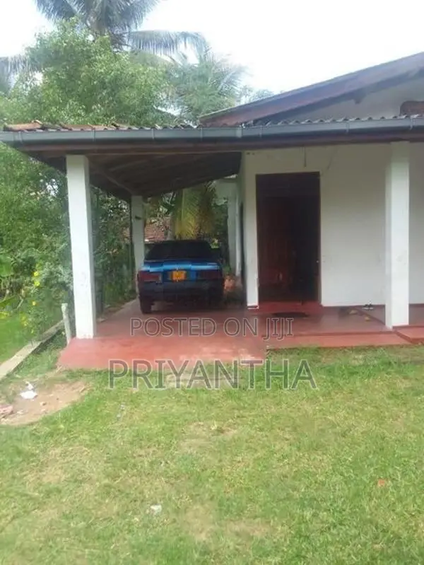 වැලිවේරිය නගරයට නුදුරින් කාමර 3ක නිවසක් විකිණීමට