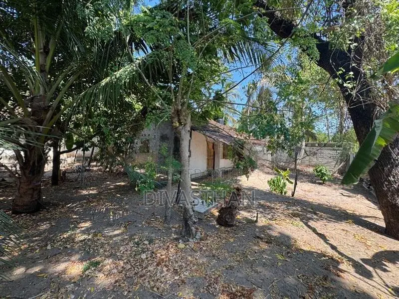12 Perch Land with House for Sale Arayampathy
