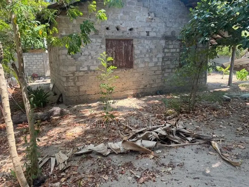 12 Perch Land with House for Sale Arayampathy