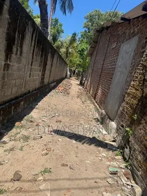 12 Perch Land with House for Sale Arayampathy