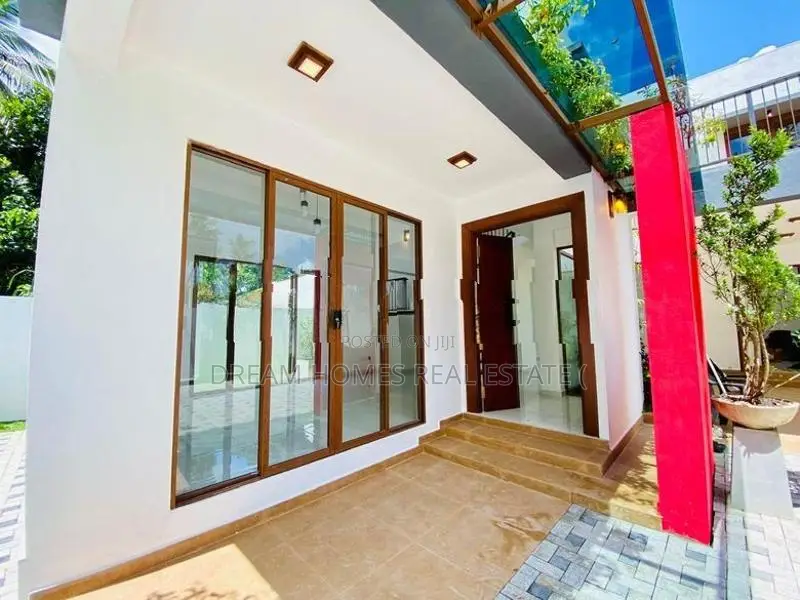 Luxury 2,300 Sq.Ft. House on 10 Perches – Kothalawala