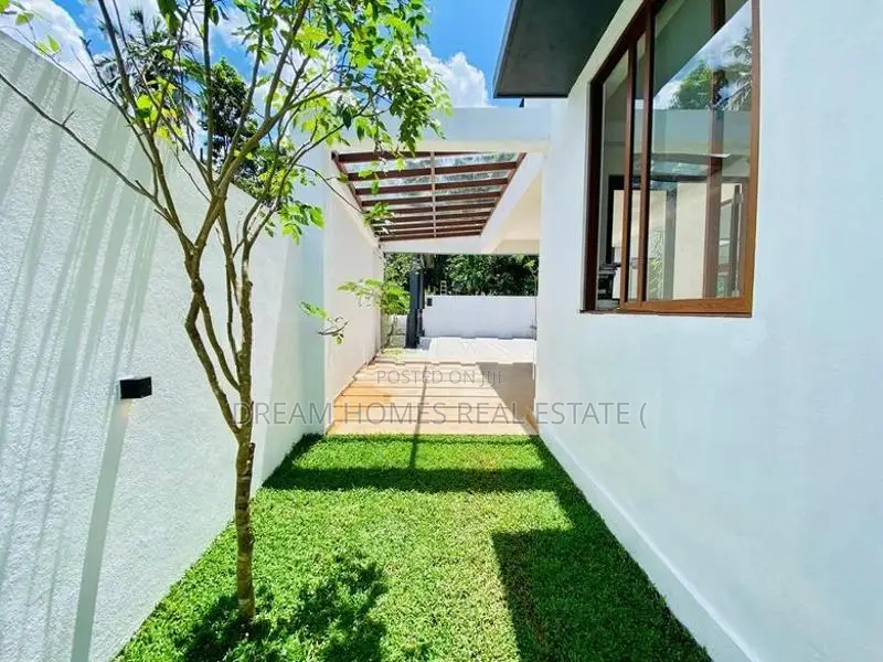 Luxury 2,300 Sq.Ft. House on 10 Perches – Kothalawala