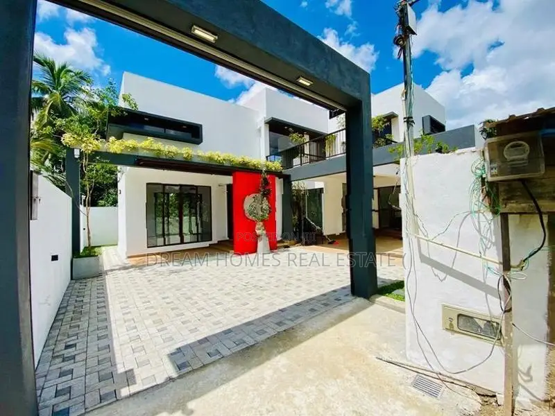 Luxury 2,300 Sq.Ft. House on 10 Perches – Kothalawala