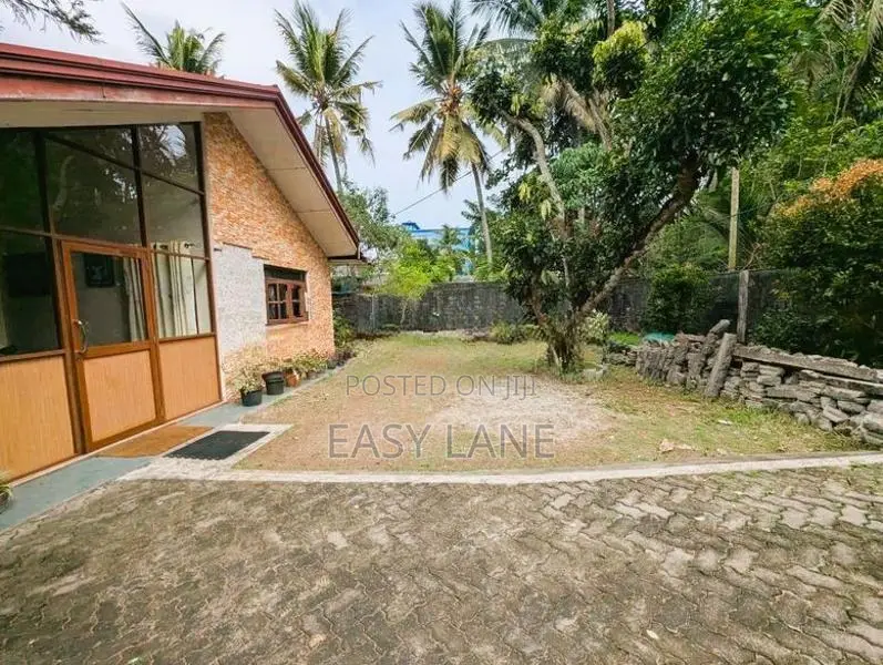යක්කල – ඉදිගොල්ල (ශාන්ති මාවත) වටිනා නිවස සහ ඉඩම විකිණීමට!