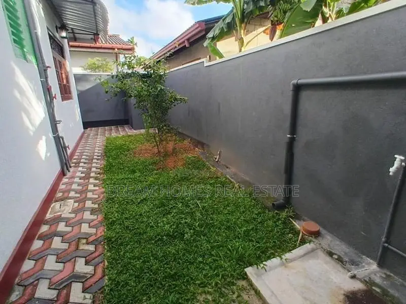 Brand New House on 11 Perches – Makandana, Kesbewa