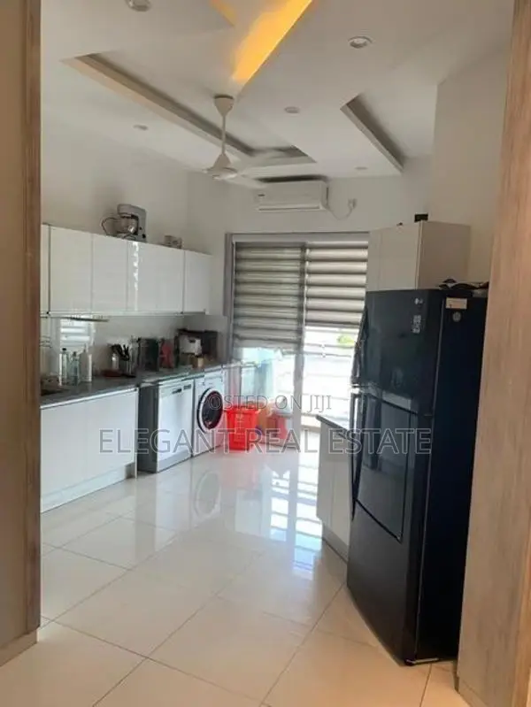 Prime - 03 Bedroom Unfurnished Apartment for Sale in Colombo 07 (A209)
