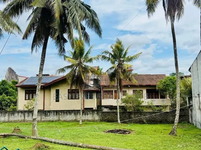 අතුරුගිරියෙන් සුපිරි නේවාසික බිම් කොටස් දෙකක් විකිණීමට!