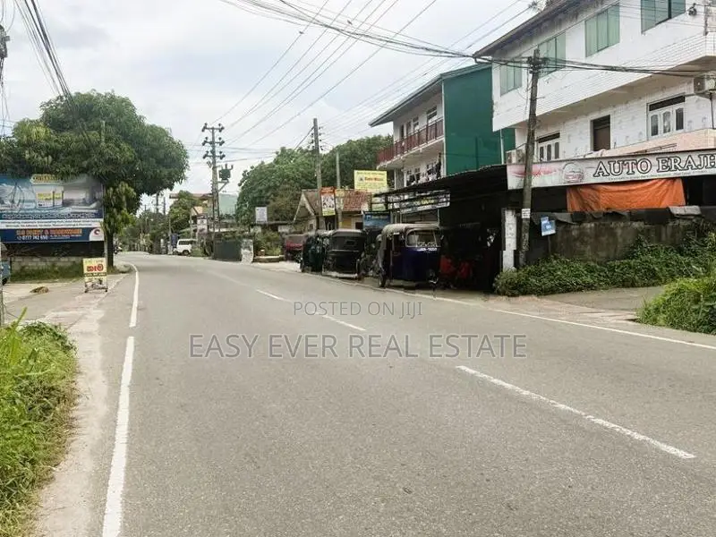 අතුරුගිරියෙන් සුපිරි නේවාසික බිම් කොටස් දෙකක් විකිණීමට!