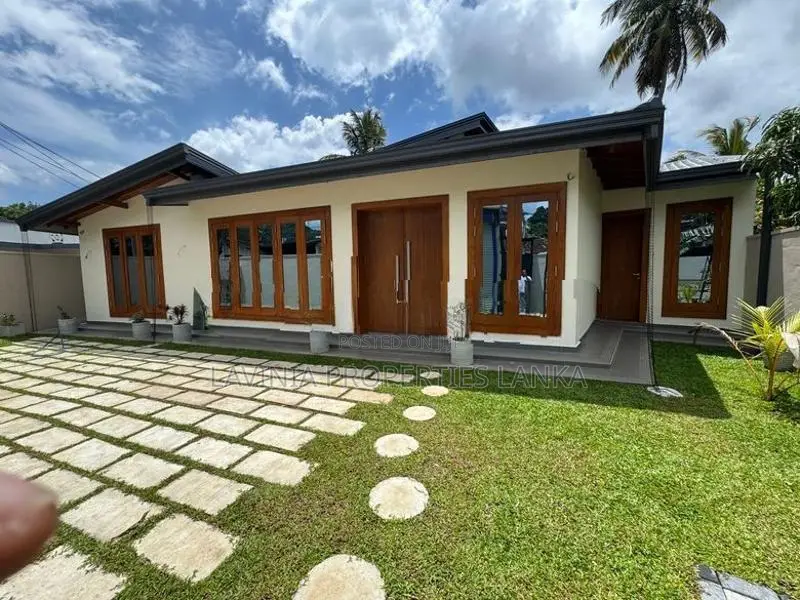 HOUSE FOR SALE AT KURUNAGALA THA 83H
