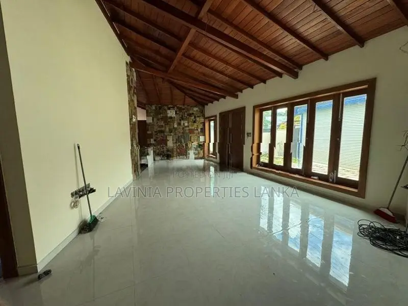 HOUSE FOR SALE AT KURUNAGALA THA 83H