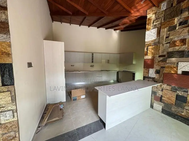HOUSE FOR SALE AT KURUNAGALA THA 83H