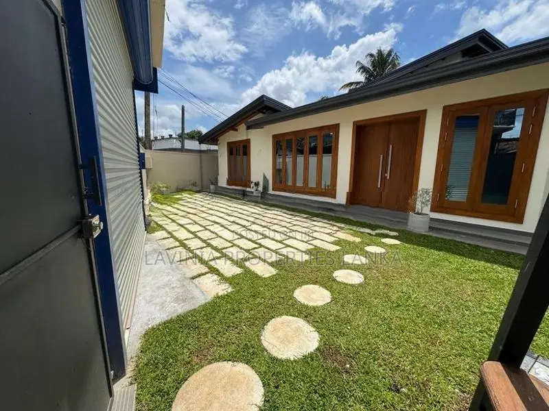 HOUSE FOR SALE AT KURUNAGALA THA 83H