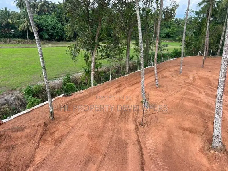 Veyangoda Land for Sale