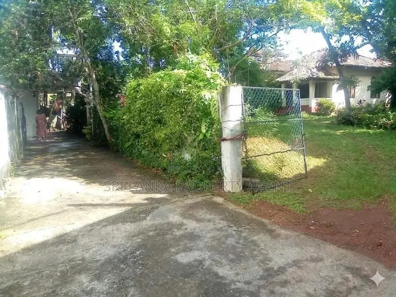 34+ Perch Land for sale with old house in Devala Road Nugegoda