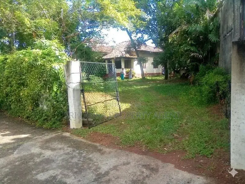 34+ Perch Land for sale with old house in Devala Road Nugegoda