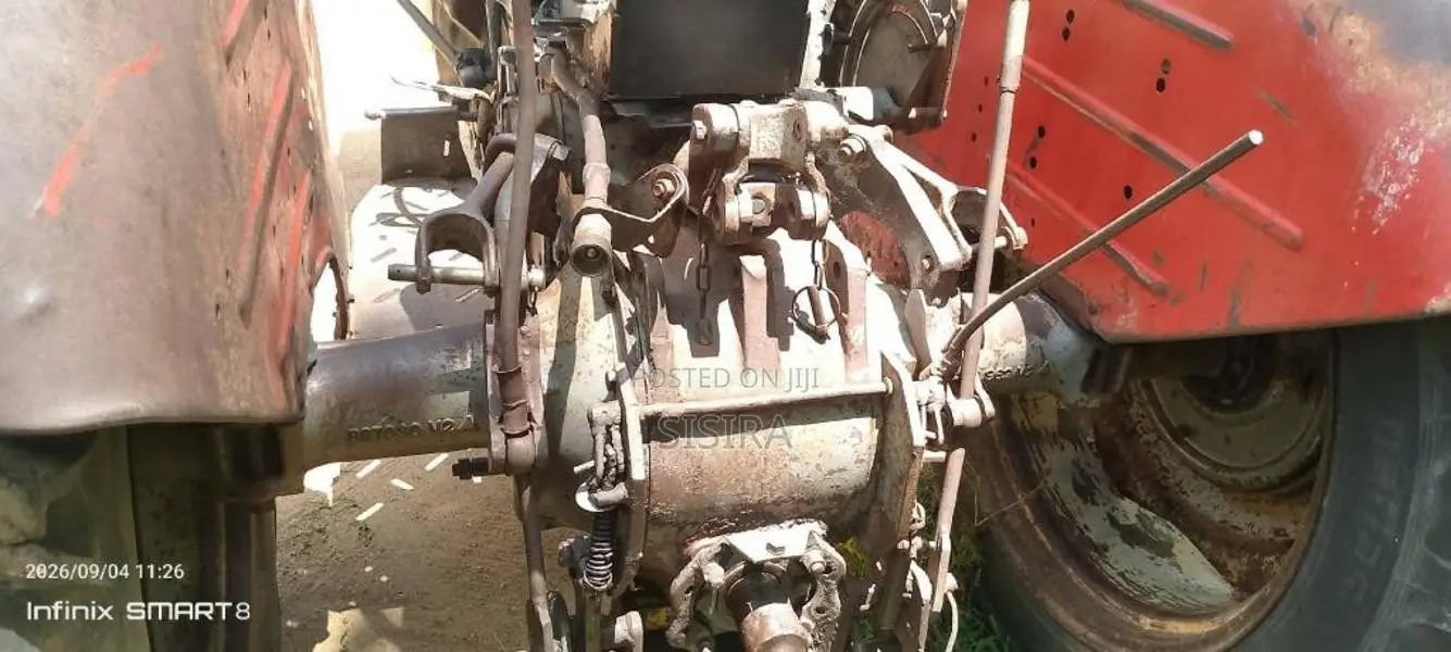 Massey-Ferguson 135 DL 1990 Tractor (Used)