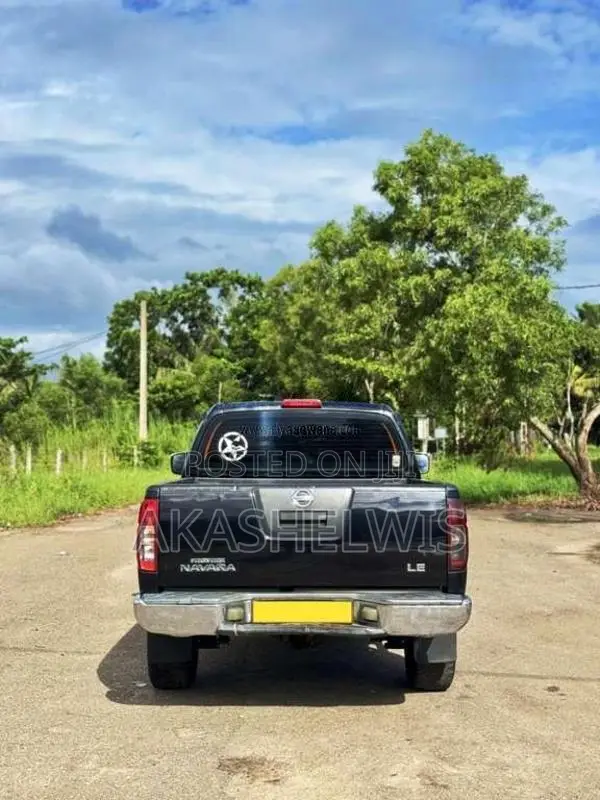 Nissan Navara 2010 Pickup (Used)