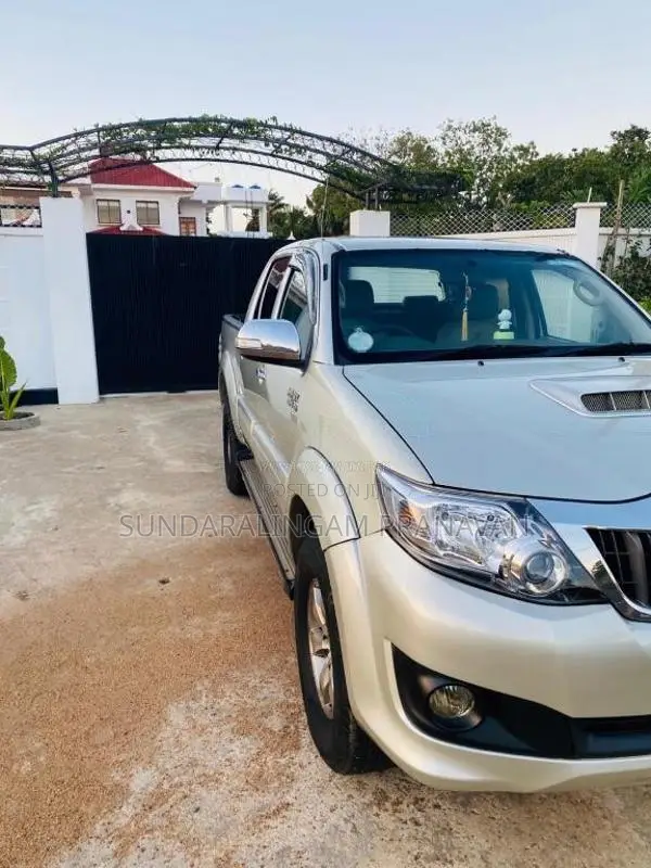Toyota Hilux 2011 Pickup (Used)