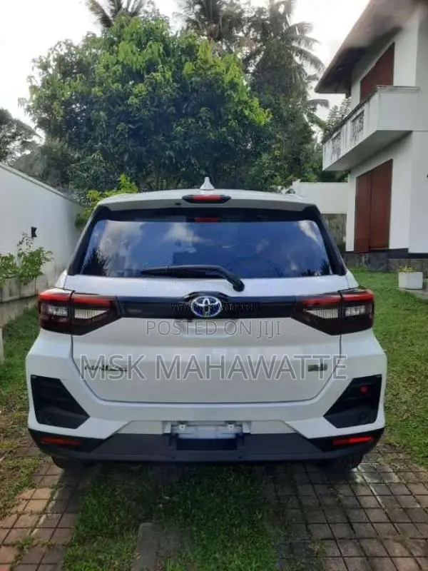 Toyota Raize Z Hybrid Japan 1200cc BSM Pearl 4 Way 2024 SUV Unregister