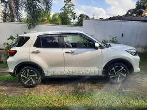 Toyota Raize Z Hybrid Japan 1200cc BSM Pearl 4 Way 2024 SUV Unregister