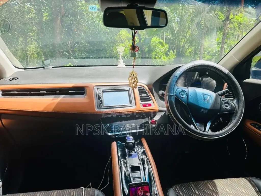 Honda Vezel Z 2015 SUV (Used)