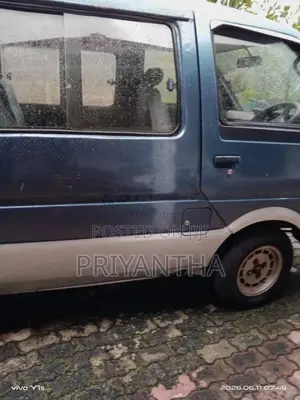 Nissan Larago 1989 Van (Used)