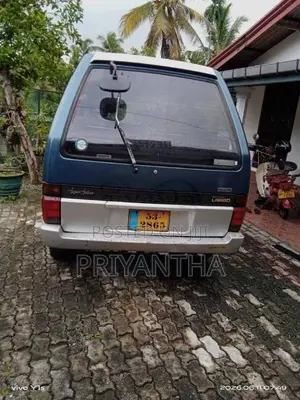 Nissan Larago 1989 Van (Used)