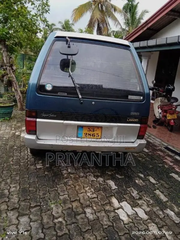 Nissan Larago 1989 Van (Used)