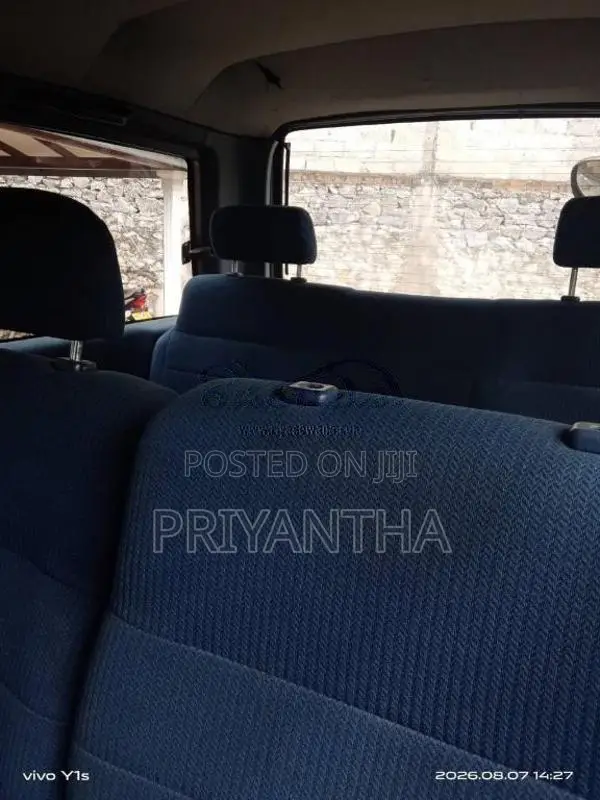 Nissan Larago 1989 Van (Used)