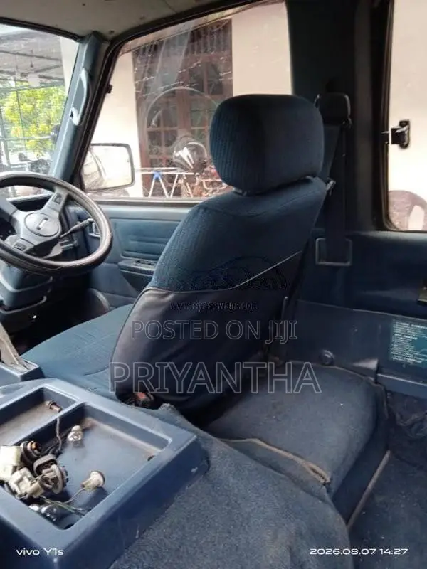 Nissan Larago 1989 Van (Used)