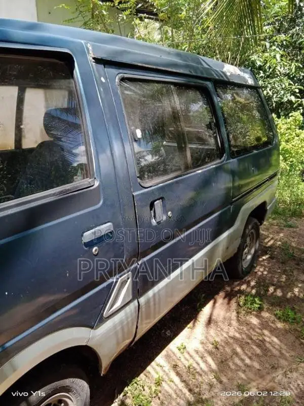 Nissan Larago 1989 Van (Used)