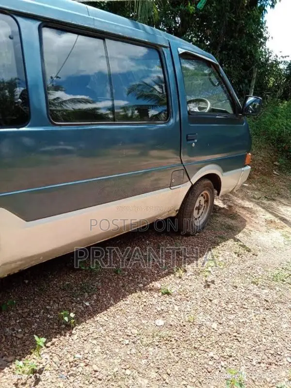 Nissan Larago 1989 Van (Used)