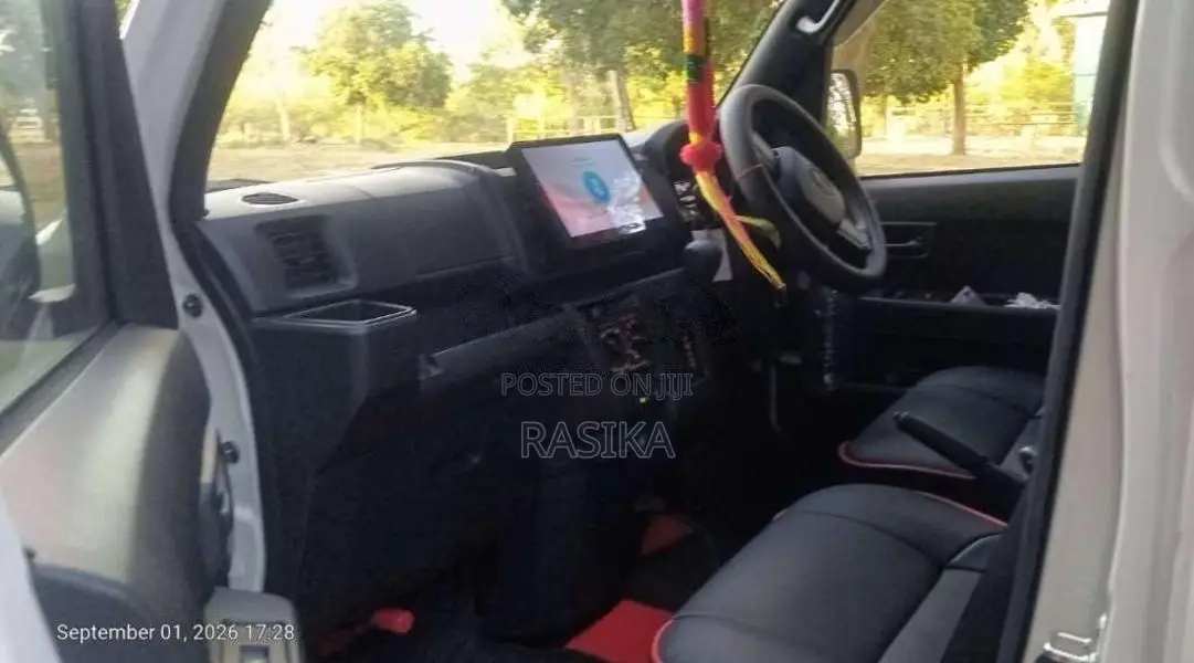 Daihatsu Hijet 2023 Van (Used)