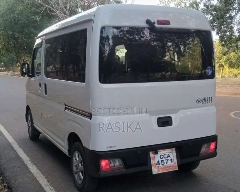 Daihatsu Hijet 2023 Van (Used)