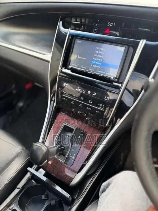 Toyota Harrier 2016 SUV (Used)