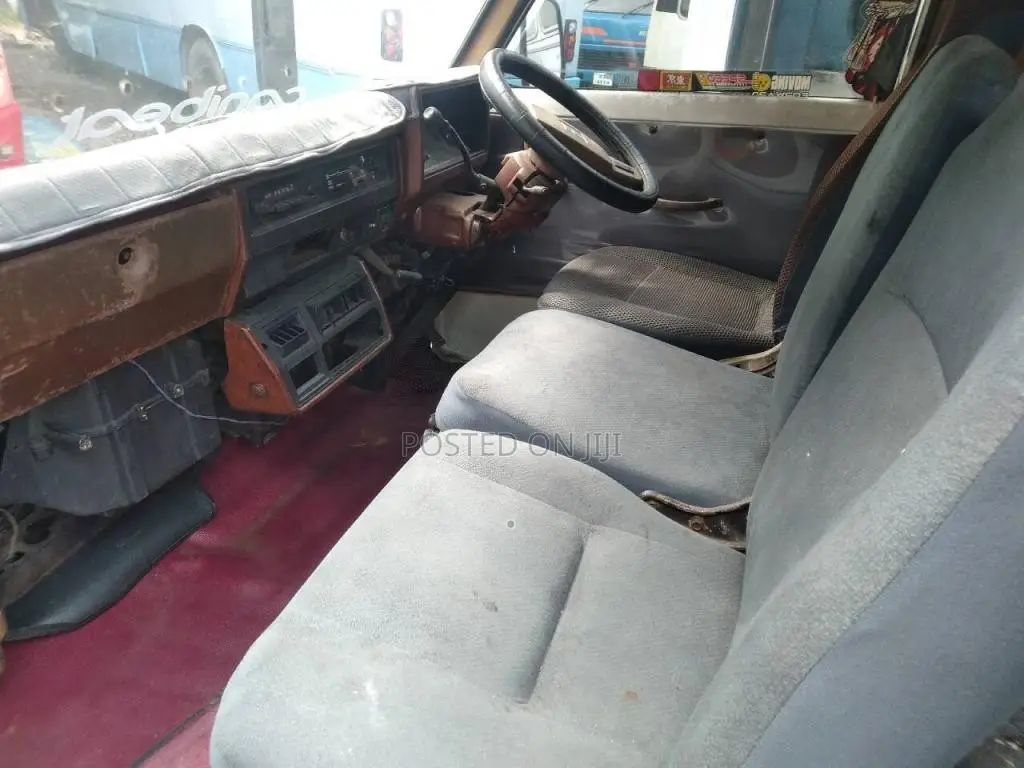 Toyota  1987 Van (Used)