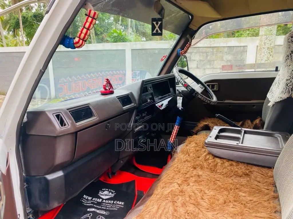 Nissan Caravan 1993 Van (Used)