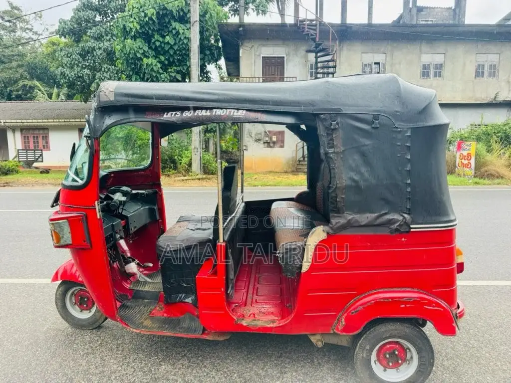 Bajaj RE 205 2010 Three Wheel (Used)