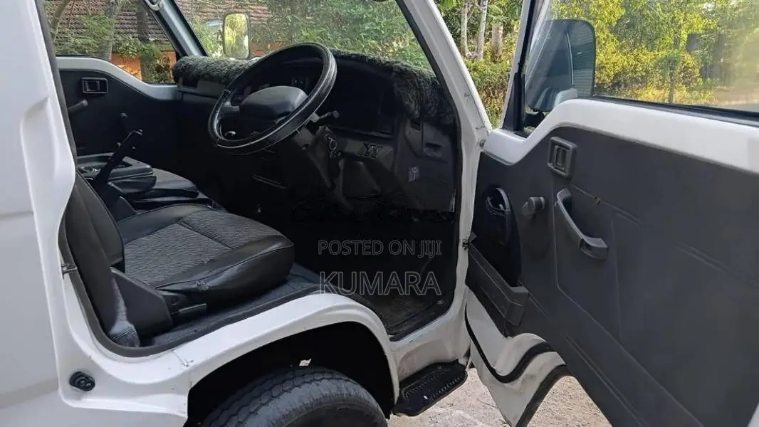 Nissan Caravan VRE 24 1995 Van (Used)