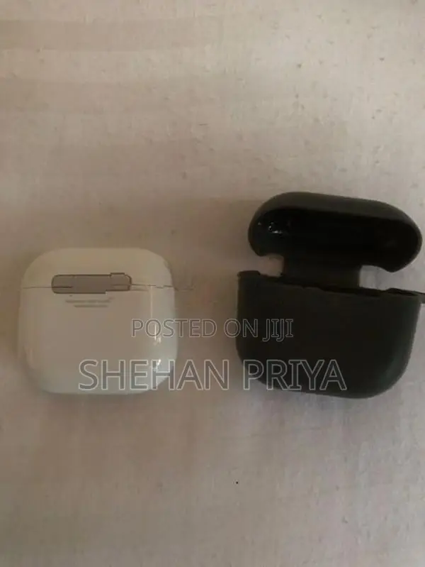 Apple AirPods 4