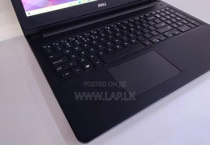 Dell Core i5 8250U–8th Gen Radeon 520 2GB VGA 8GB RAM 128GB SSD